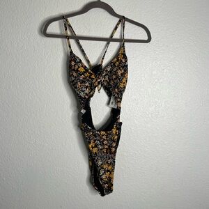 NWT Shade and Shore One Piece Cutout Floral Swimsuit Medium